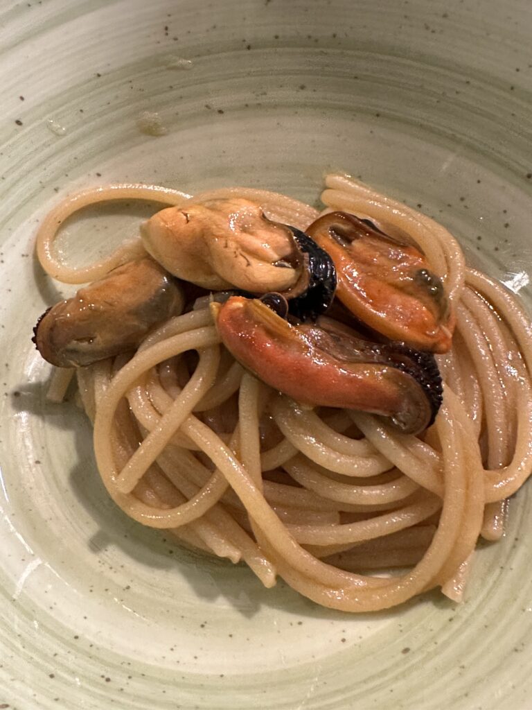  Delightful spaghetti with mussels at Osteria Le Logge