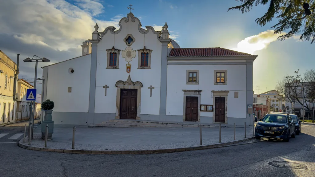 Exterior view of Igreja de São Francisco in Loulé, Portugal, during a winter afternoon.